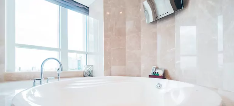 Bathroom Window Coverings in Lakeside, FL